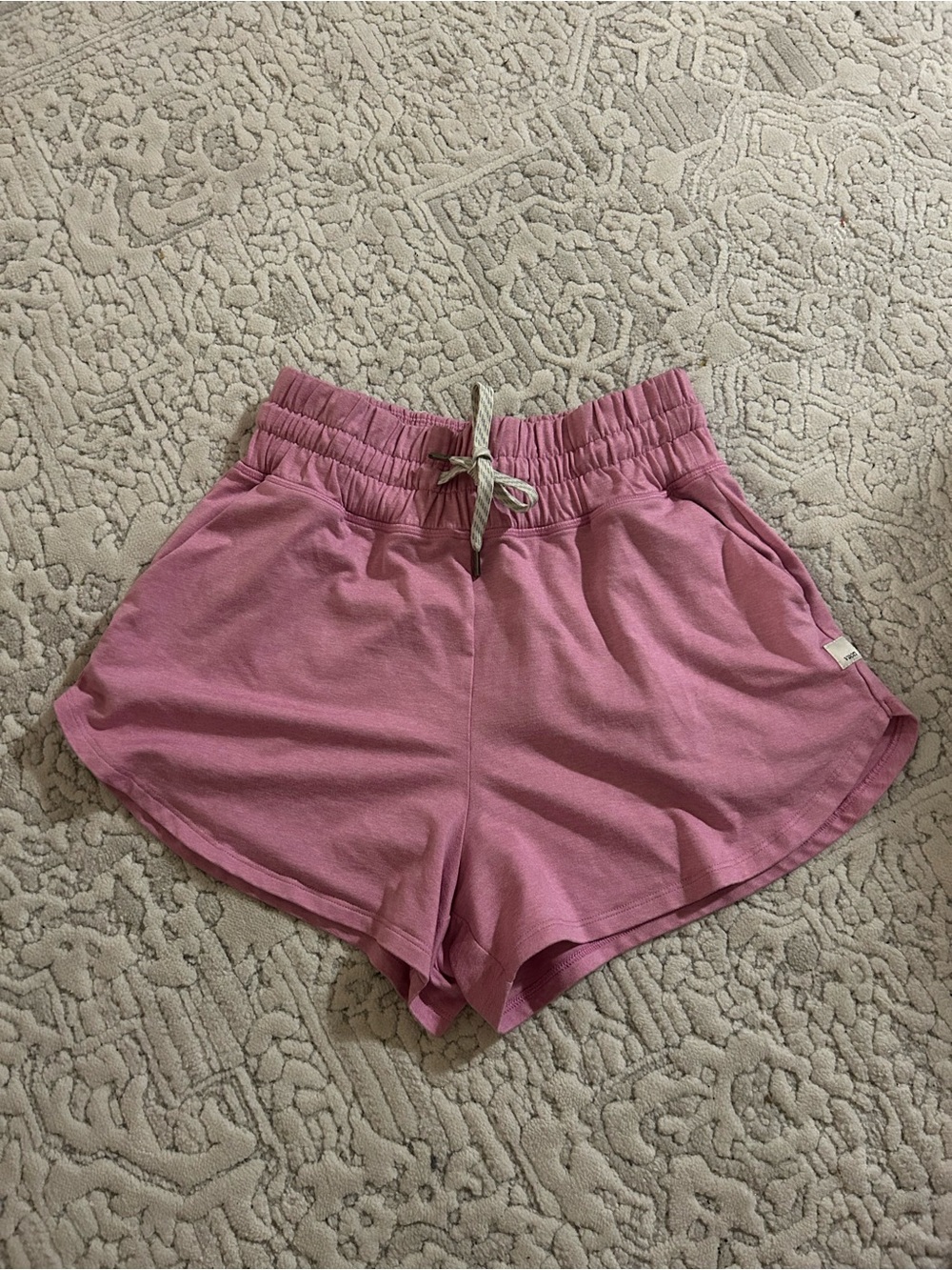 vuori halo performance shorts | light pink athleisure